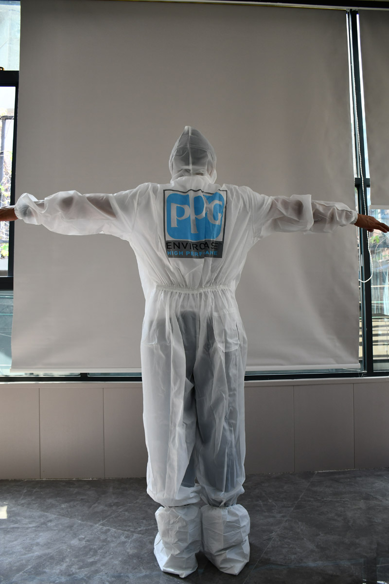 Painters coveralls mainly prevent thermal radiation and chemical pollutants from damaging the skin